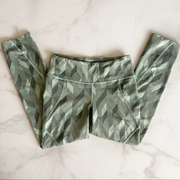 Patagonia Centered Cropped Leggings in Fast Quilt Gypsum Green - Picture 1 of 5